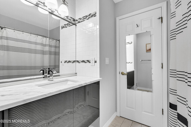 Building Photo - 203 Muskflower Ct