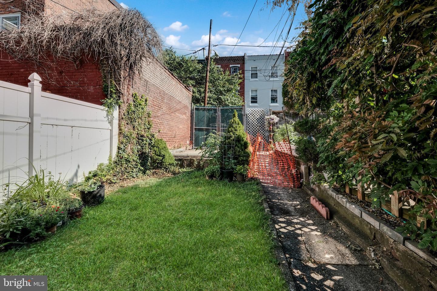 Building Photo - 2441 Fairmount Ave
