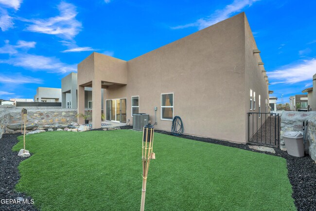 Building Photo - 13257 Coldham St