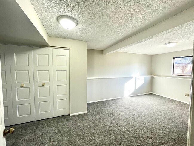 Building Photo - Beautiful updated 3 bedroom 2 bath home in Greeley!