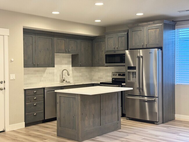 Building Photo - 6953 Canyon Meadows Dr