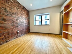 Building Photo - 142 Bowdoin St