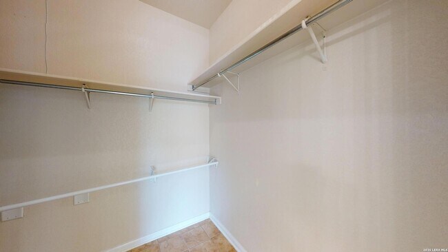 Building Photo - 101 Springtree Cliff