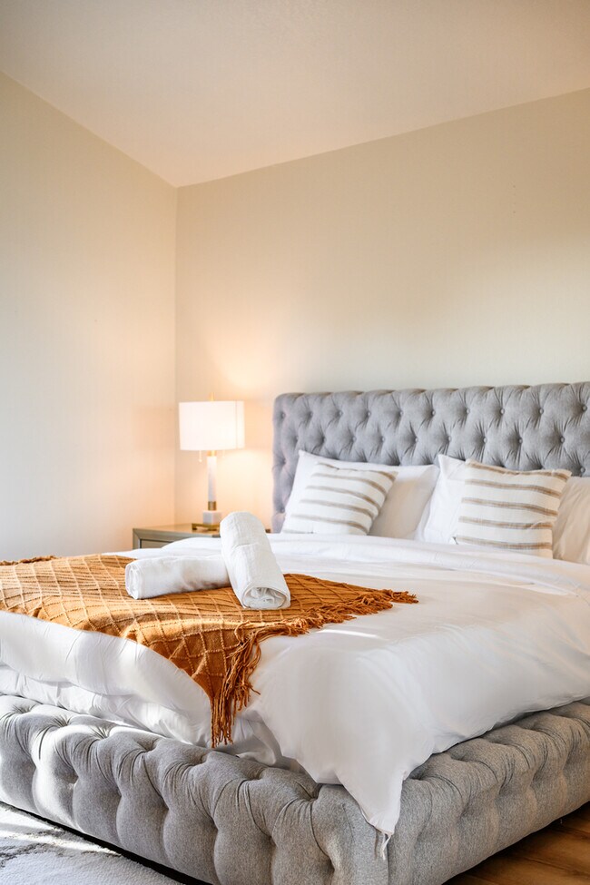 Building Photo - 10961 Limetree Dr