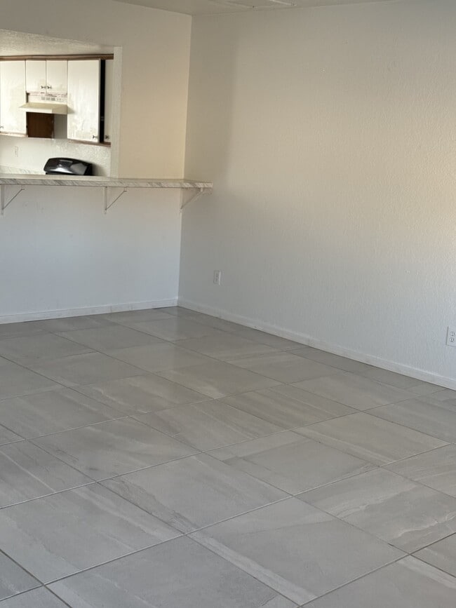 Building Photo - 797 W Mesa Verde Dr