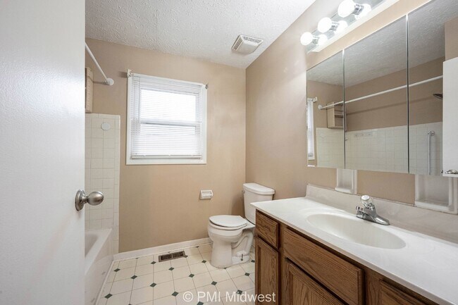 Building Photo - 209 W Green Meadows Dr