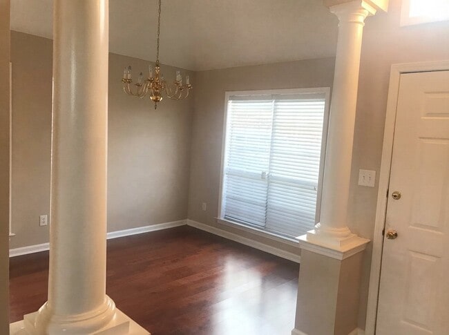 Building Photo - 7300 Senderson Ct