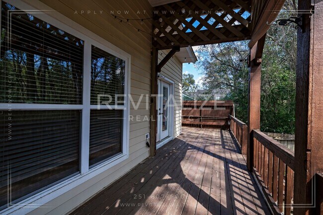Building Photo - **COMING SOON** Stunning 2 Bedroom/2.5 Bat...