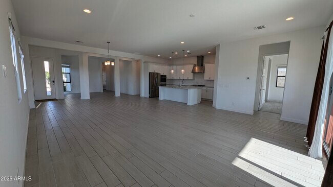 Building Photo - 9414 S 7th Pl