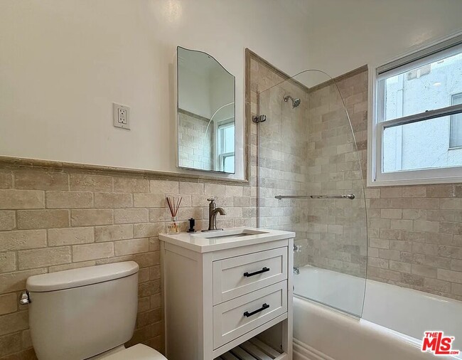 Building Photo - 854 4th St