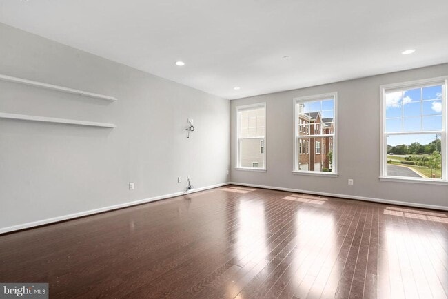 Building Photo - 42298 Lancaster Wds Sq