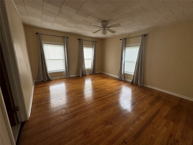 Building Photo - 1684 Airport Rd
