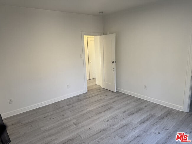 Building Photo - 245 S Swall Dr