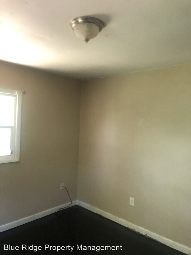 Building Photo - 2 br, 1 bath House - 3013 Bloomingdale Road