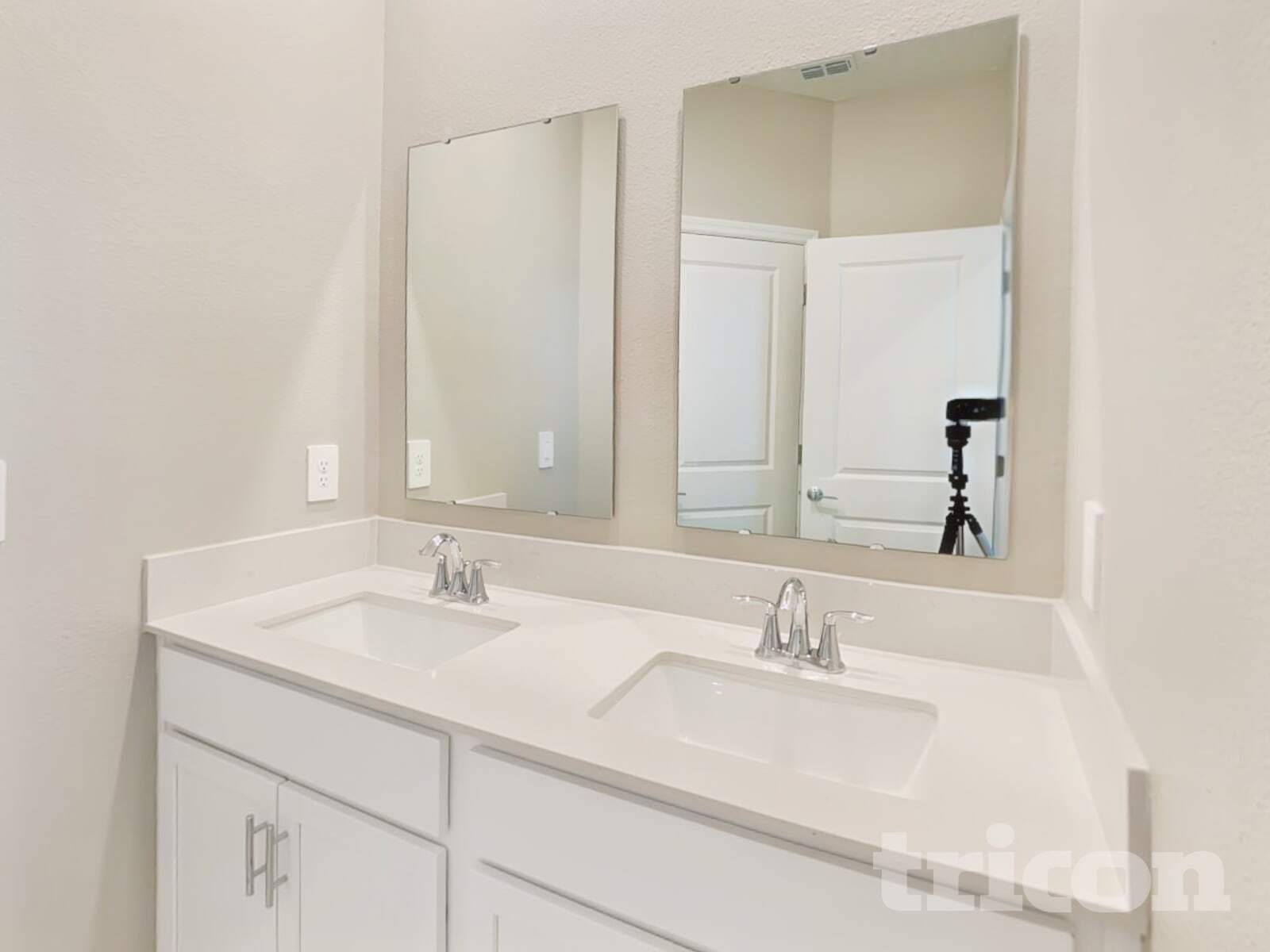 Building Photo - 734 Squire Ave