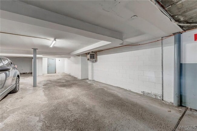 Building Photo - 32 Bernhardt Dr