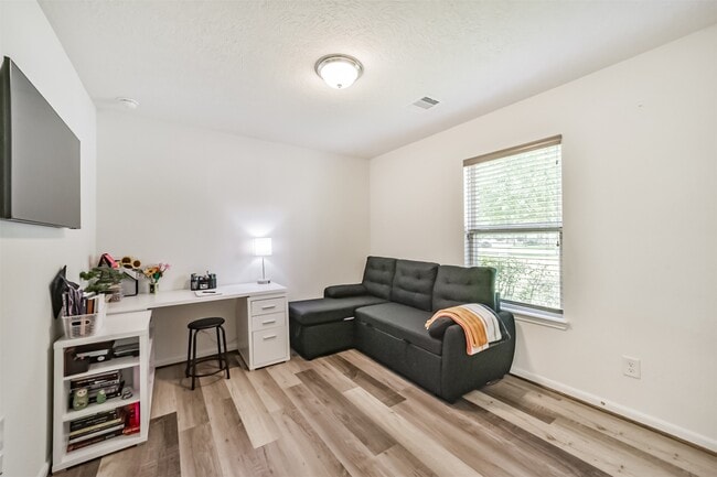 Building Photo - 25546 Kensington Lk Dr