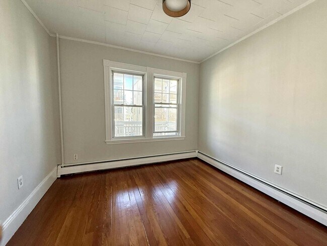 Building Photo - 19 Howell St