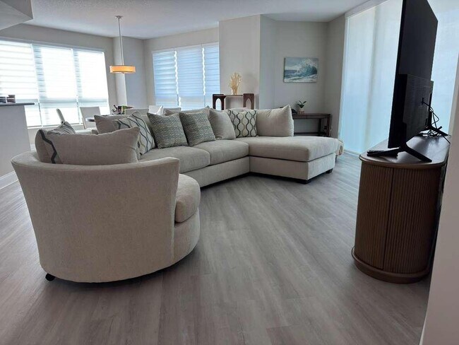 Building Photo - 241 Riverside Dr