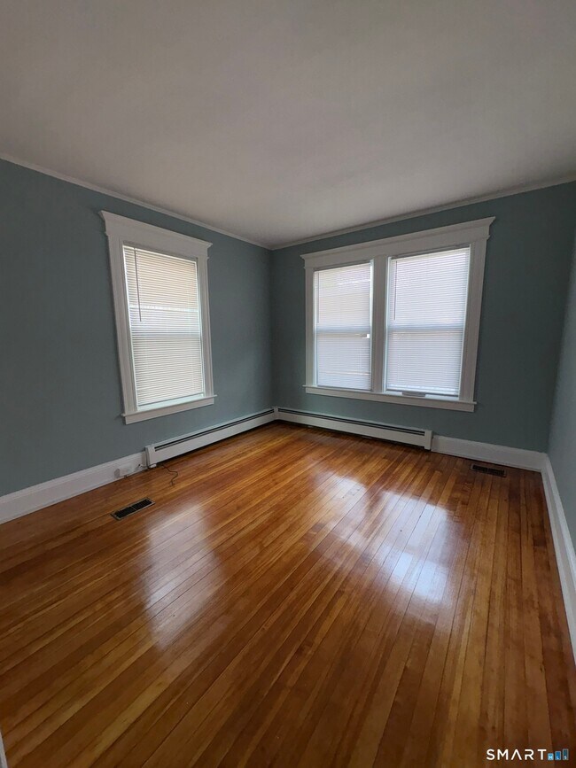 Building Photo - 1045 Cooke St