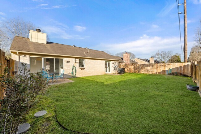 Building Photo - 3932 Frontier Dr