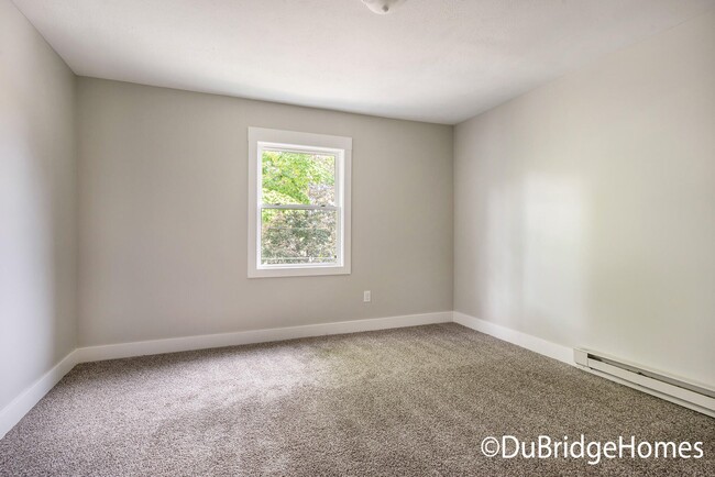 Middle Bedroom - 950 Tamarack Ave NW