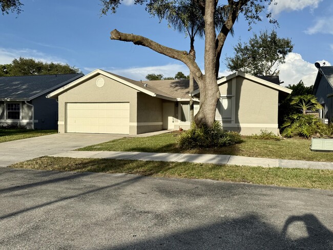 Building Photo - 5810 NW 37th Ave