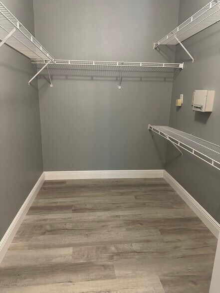 Building Photo - 8819 Villa View Cir