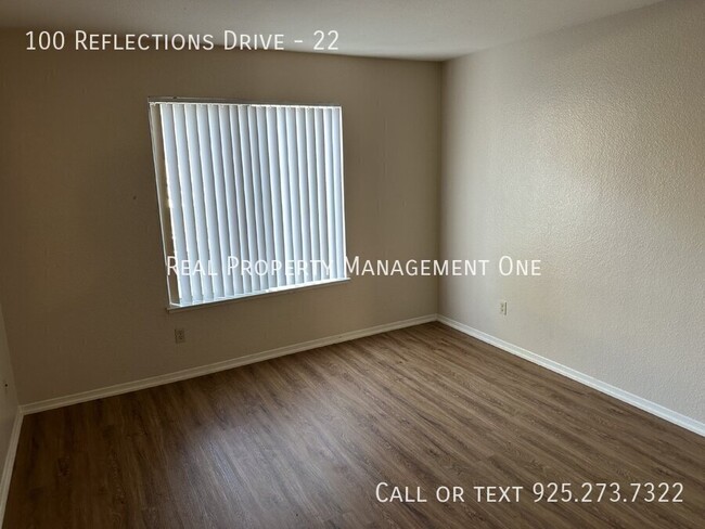 Building Photo - 100 Reflections Dr