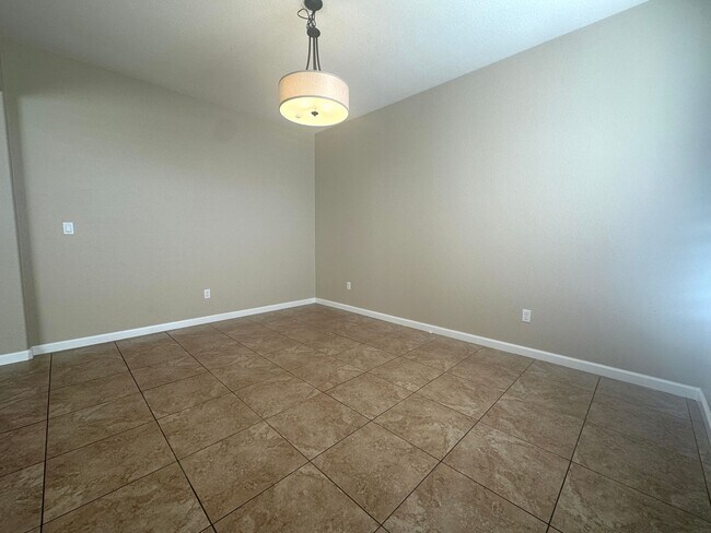 Building Photo - Gorgeous 4 Bedroom with Backyard Oasis wit...