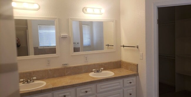 Building Photo - 3 bedroom home in Mason Valley's  Walker R...