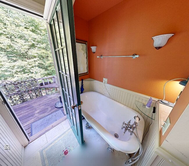 Building Photo - 45 Common St