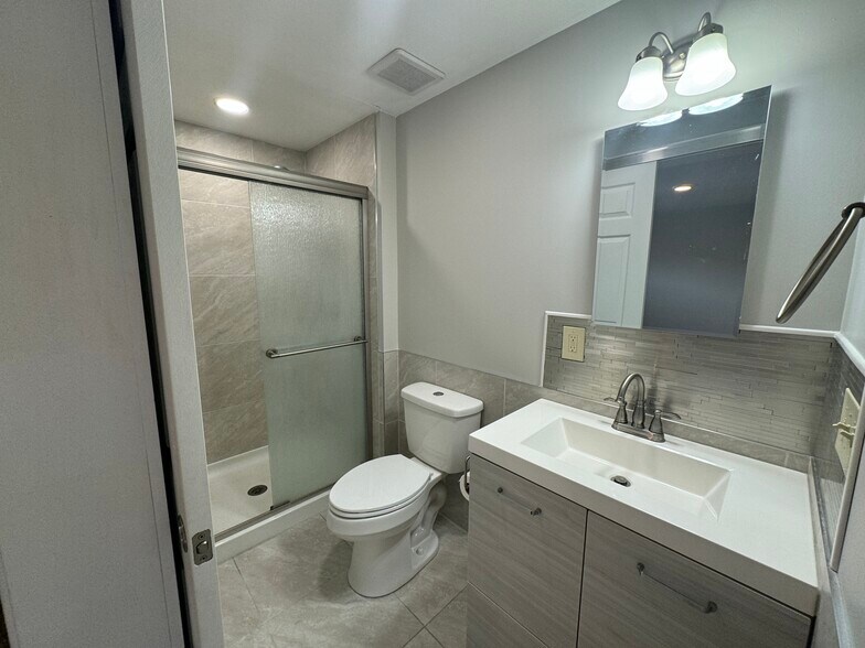 Building Photo - 72 Bannard Ave