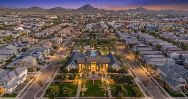 Building Photo - Move In Ready!stunning 3 bedroom, 2.5 bathroom home located in Phoenix!