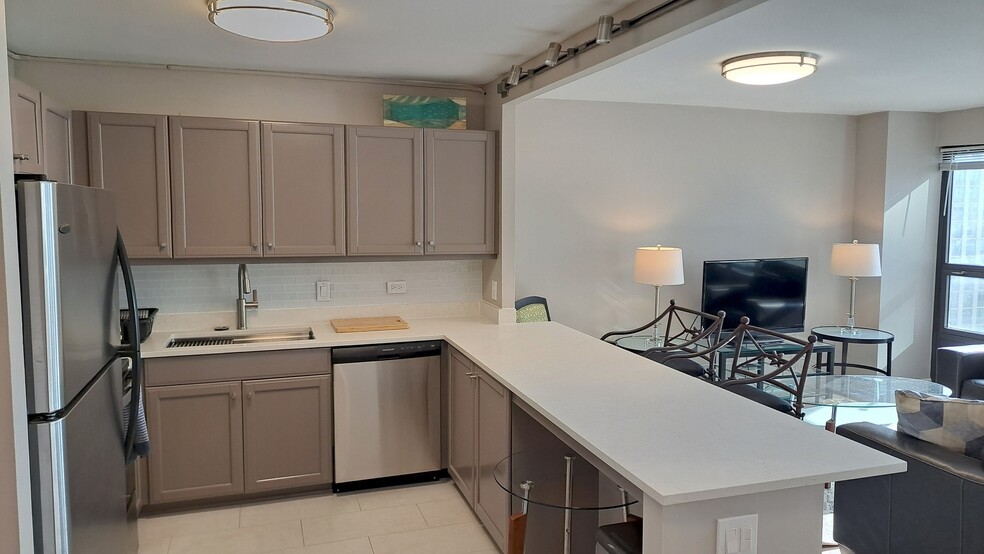 Building Photo - 30 E Huron St