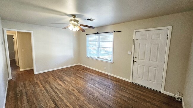 Building Photo - Warr Acres- 3 Bed/1 Bath