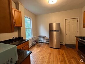 Building Photo - 42 Waugh St