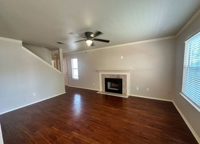 Building Photo - 3 BD/2.5 BA AVAILABLE IN GATED COMMUNITY I...