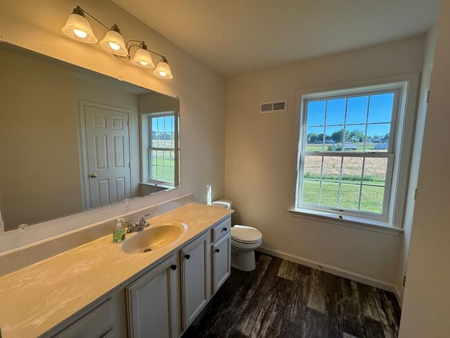 Building Photo - 4 Bed 3 Bath Updated Home In Lititz