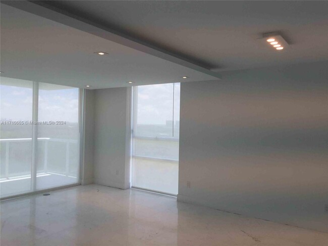 Building Photo - 400 Sunny Isles Blvd