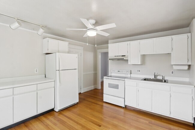 Building Photo - 3 Lynnfield St