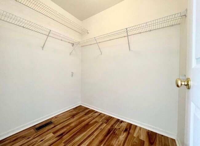 Building Photo - 1213 Tyler Ct