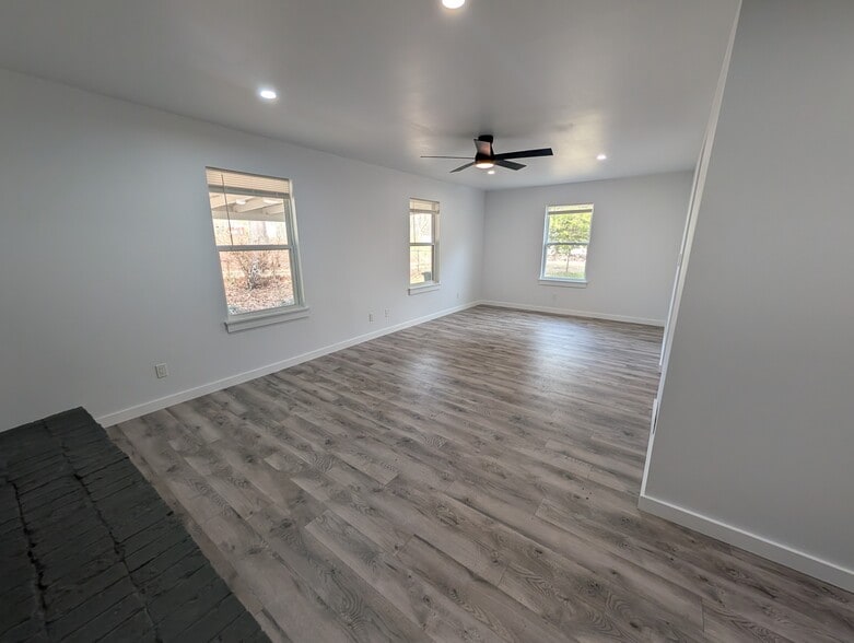 Building Photo - 333 Corinth Rd