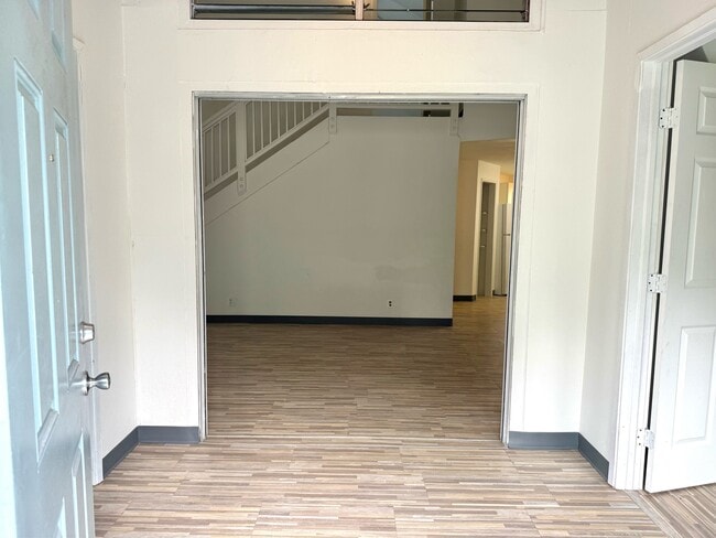 Building Photo - 14-3431-3431 Forest Rd