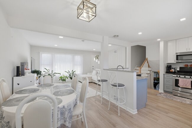 Building Photo - 1506 W Palm Dr