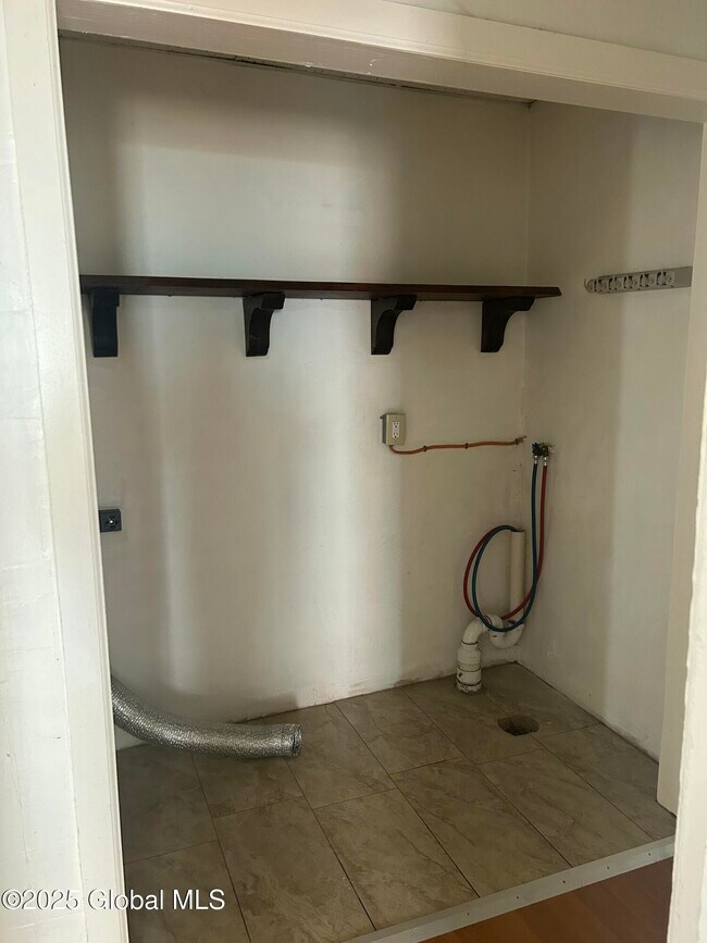 Building Photo - 300 Ontario St