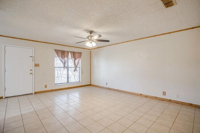 Building Photo - One Side of Very Nice Duplex West Granbury- 2 Bed, 2 Bath- 76049