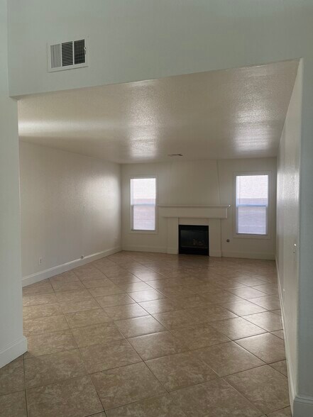 Building Photo - 1313 Paraiso St