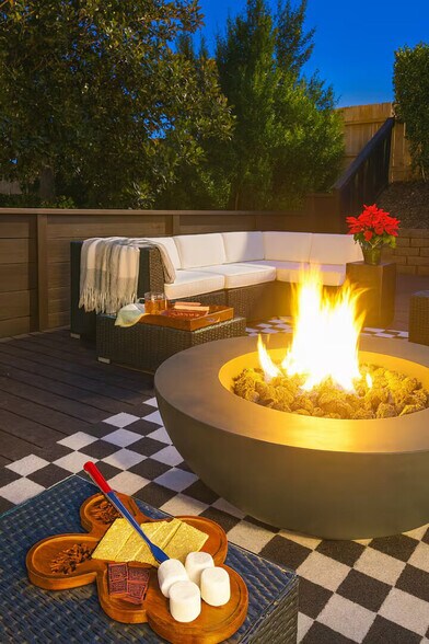 Building Photo - 5870 Cactus Way