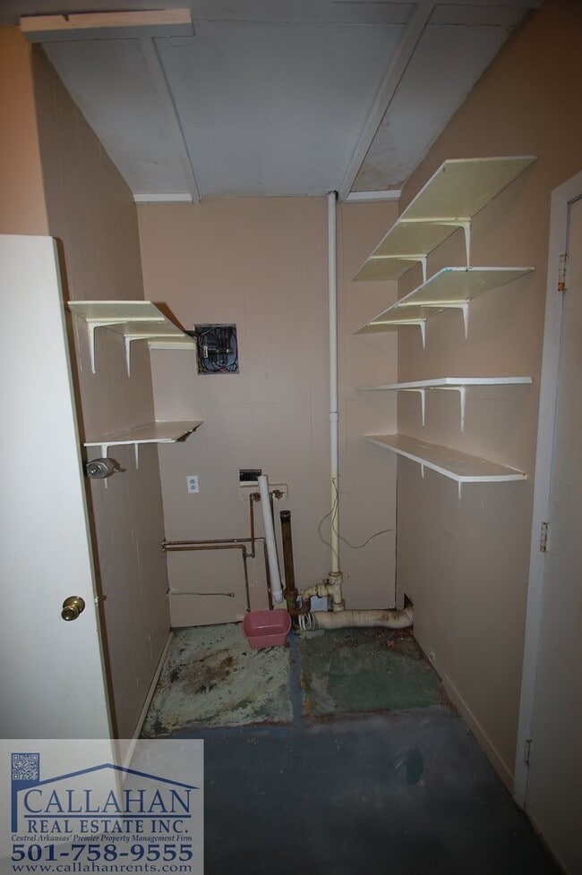 Building Photo - NLR 3 Bedroom